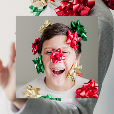 JLL_52538_G2b_Leasing_PNG_1mb_400sq_01kk Boy with gift bows on his face and shirt